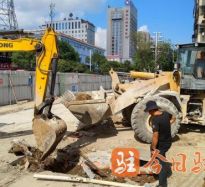 黄色。操逼高温下的坚守｜道路建设者用汗水铺就畅通路